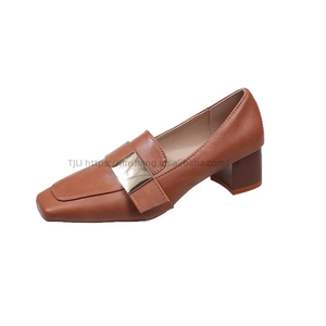 Nouvelles chaussures professionnelles à talon épais et bout carré grande taille pour l'automne, chaussures en cuir pour femmes de style britannique rétro à talon moyen - Product Image 5