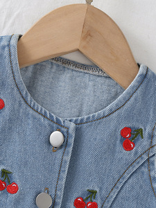 เสื้อกั๊กปักลายเชอร์รี่และกางเกงยีนส์ขาสั้นเอวสูงทรงหลวมสำหรับสวมใส่สบายๆ ทุกวันสำหรับเด็กผู้หญิง ชุดเสื้อผ้าเด็กผู้หญิง 0-3 ปี - Product Image 3
