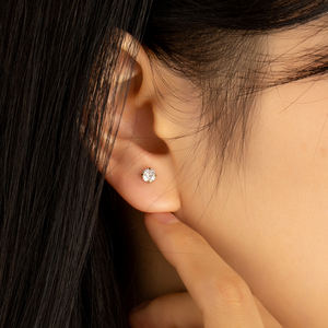 गर्म बिक्री 1.2/1.6 मिमी पिन इयररिंग्स में 18k सोने के प्लेटिंग टाइटेनियम गहने शरीर में जिरकॉन टाइटेनियम के साथ कोई फीका नहीं - Product Image 4