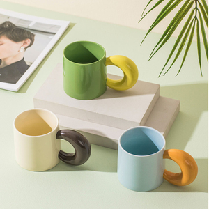 Tazza creativa con manico lunare a contrasto di colore tazza in ceramica da ufficio nordica per caffè e tè - Product Image 6
