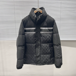 Chaqueta de Plumón Gruesa para Hombre, Estilo Europeo, Moderna, con Cuello Alto, Parches de Cinta y Jacquard, Nueva Colección de Invierno - Product Image 1