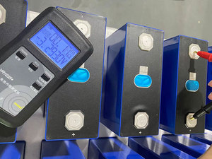 280ah lớp LiFePO4 lăng trụ <span class=keywords><strong>48V</strong></span> <span class=keywords><strong>Lithium</strong></span> Ion lưu trữ năng lượng nhà pin 8000 chu kỳ chu kỳ sâu tế bào LFP với hộp pin tự làm - Product Image 3