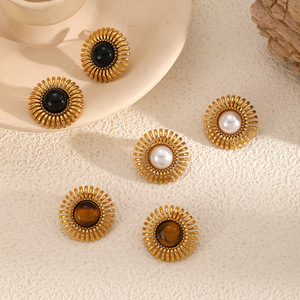 ต่างหูรูปดอกทานตะวันทรงกลมฝังหินธรรมชาติรักษาสีได้ ทันสมัยสำหรับผู้หญิง เครื่องประดับไทเทเนียมสตีล - Product Image 1