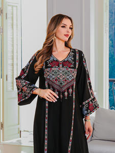 Maxi abito con scollo a V nero ricamato <span class=keywords><strong>Chic</strong></span> a vita alta e funzione impermeabile per eventi di festa culturale - Product Image 3