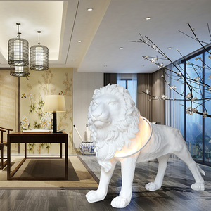 Sculptures d'animaux en fibre de verre 3D grandeur nature pour intérieur, statue de lion blanc, or et rouge, lampe de sol moderne en forme d'animal - Product Image 4