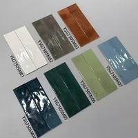 Carreaux en céramique décoratifs faits à la main, ondulés, dégradé vert foncé rétro, pour café, boutique de café, salle de bain, mur de fond