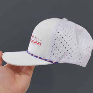 Casquette de golf personnalisée 100% polyester et élasthanne, imperméable, haute performance, avec trous découpés au laser et cordon, pour usage extérieur - Product Image 5