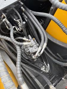 รถขุดมือสอง Volvo EC210 21 ตัน สภาพ 95% เครื่องจักรก่อสร้างแบบตีนตะขาบแท้ ประสิทธิภาพดี ขาย - Product Image 4