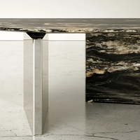 Table à manger en marbre à profil irrégulier Dream Home, dalle de marbre naturel brillant avec pieds en métal poli, table à manger d'intérieur de luxe