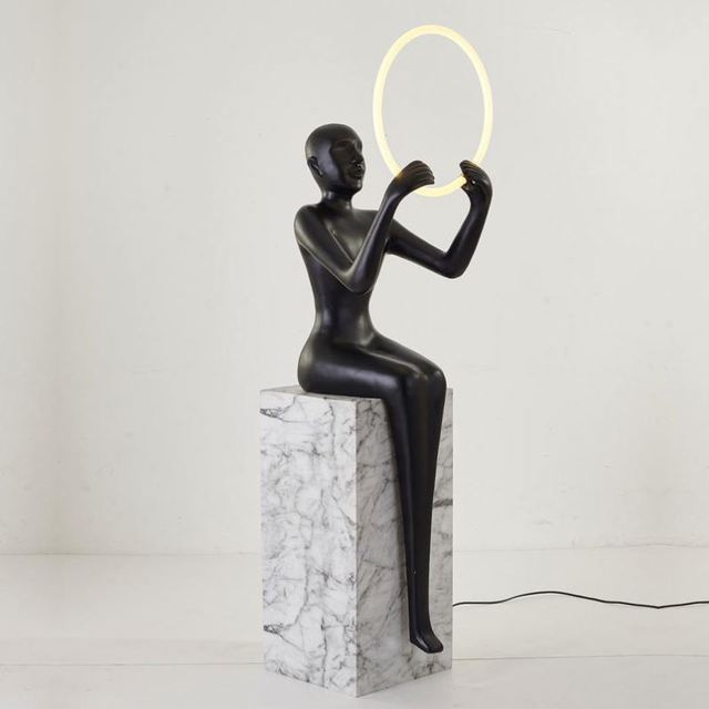 Newest Modern Design Large Humanoid Abstract Sculpture Lamp LED Resin Floor Lamps for Interior Decor for Shops Hotels Lounges