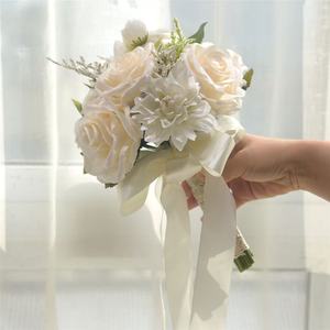 Bouquets <span class=keywords><strong>de</strong></span> mariage classiques romantiques modernes élégants beiges <span class=keywords><strong>Fleurs</strong></span> <span class=keywords><strong>de</strong></span> rose artificielles <span class=keywords><strong>de</strong></span> haute qualité pour mariée - Product Image 4