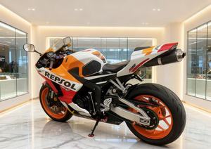 Honda CBR600 600cc, moteur quatre cylindres en ligne, supermotard et patrimoine racing axé sur la piste - Product Image 6