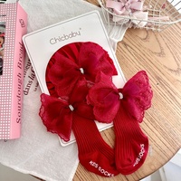Gorro de cuidado para fontanela de recién nacido con bonito lazo y flor de hilo, conjunto de gorro y calcetines para bebé, ideal para uso diario en casa.