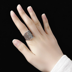 Anello Creativo Vintage con Motivo a Nuvola Traforata in Stile Etnico per Dito Indice Femminile - Product Image 5