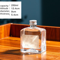 Bouteille carrée en verre cristal blanc de haute qualité, transparente, avec bouchon en liège pour vin importé et jus de fruits faits maison