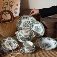 Service de table occidental 2 pièces en céramique verte de luxe, style vintage français, avec motifs en relief, compatible micro-ondes, comprenant tasse à café et soucoupe