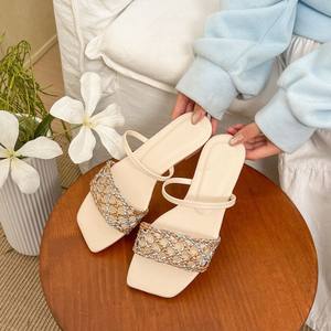 Sandales d'été en satin de soie à une bride, style européen, à talons hauts, élégantes et tendance, à talon épais pour femmes - Product Image 4