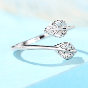 Anello a Foglia per Donne, Design Minimalista Ispirato all'Albero, Regolabile, Gioiello Statement per Uso Quotidiano - Product Image 6