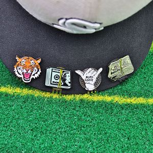อุปกรณ์เสริมคลิปหนีบหมวกกอล์ฟ ที่หนีบหมวก Snapback ลายเสือ ดอลลาร์ พร้อมที่ทำเครื่องหมายลูกกอล์ฟ สำหรับผู้ใหญ่ แฟชั่นฤดูใบไม้ผลิและฤดูร้อน - Product Image 1
