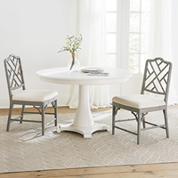 Weißer Runder Tisch mit Einzelner Säule und Drei Beinen aus Massivholz - Luxuriöser und Dezent-Eleganter Esstisch für Kleine Wohnungen