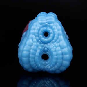 Masturbateur masculin sur le thème du dragon fantastique avec deux options de couleur, stimulateur en silicone texturé pour un jeu de rôle immersif - Product Image 5