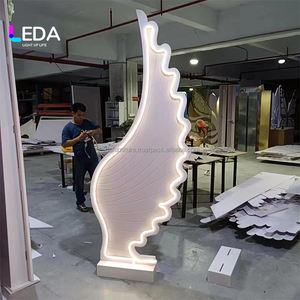 Arche de fond de scène de mariage en acrylique blanc moderne LEDA, grandes ailes d'ange LED pour la décoration de fond de scène - Product Image 4