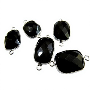 Connecteurs Briolette en Spinelle Noire Naturelle Carrée 10x14mm avec Double Boucle et Breloques à Monture - Product Image 1