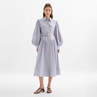 Robe midi plissée trapèze pour femme, lavande clair, col chemise, boutonnée, manches bouffantes, poches à rabat, ceinturée, personnalisable, vente en gros