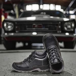 Botas de Trabajo con Punta de Acero para Hombre y Mujer, Antideslizantes, Resistentes al Aceite, de PVC y Cuero, Estilo Industrial, Venta al Por Mayor Directa de Fábrica, Personalizables - Product Image 1