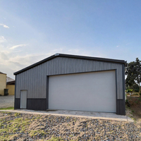 Hangars de stockage et ateliers industriels en structure acier personnalisables, finition grise anti-corrosion, style ferme