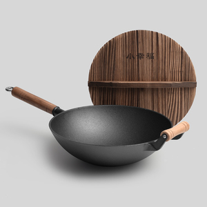 Wok antiadherente, venta directa de fábrica, wok para freír de hierro fundido presazonado con tapa de madera para <span class=keywords><strong>restaurante</strong></span> o uso doméstico - Product Image 1
