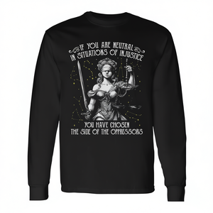 T-shirt a maniche lunghe Social Justice con grafica e citazione Lady Justice per attivisti - Product Image 3