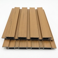 Panneau mural WPC co-extrudé ignifuge rainuré 219x26mm, grain de bois, rainurage mâle-femelle, revêtement imperméable