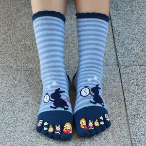 Großhandel niedlichen Tier Cartoon fünf Zehen socken Frauen lustige Baumwolle 5 Finger Crew Socken