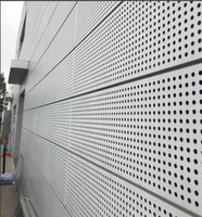 Panneau de mur-rideau en aluminium perforé, motif de trous personnalisé, revêtement de façade métallique pour écran décoratif extérieur de bâtiment