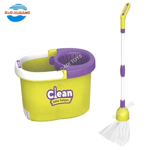 Outil <span class=keywords><strong>de</strong></span> nettoyage <span class=keywords><strong>de</strong></span> simulation <span class=keywords><strong>de</strong></span> logement Ensemble <span class=keywords><strong>de</strong></span> jeu <span class=keywords><strong>de</strong></span> simulation pour enfants, Kit <span class=keywords><strong>de</strong></span> costume <span class=keywords><strong>de</strong></span> <span class=keywords><strong>ménage</strong></span> en plastique Ensemble <span class=keywords><strong>de</strong></span> jeu propre pour enfants - Product Image 2