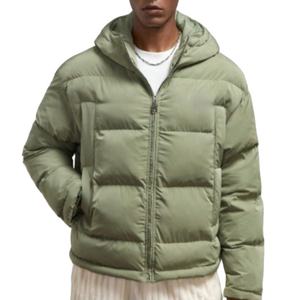 Chaqueta de Hombre Acolchada, Negra, Alta, de Tela, con Forro Térmico, Estilo Softshell, Proveedor OEM - Product Image 4