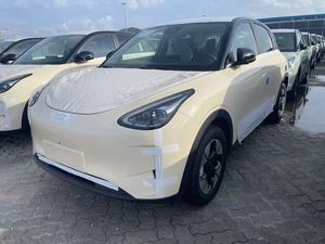 รถยนต์ไฟฟ้า Geely EX2 410 Pro รุ่น Pure EV แบบซีดาน 5 ที่นั่ง ระยะทางวิ่ง 410 กม. แบตเตอรี่ LFP ชาร์จเร็ว 25 นาที ขับเคลื่อนล้อหลัง หน้าจอ 14.6 นิ้ว รถใหม่ - Product Image 2