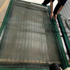 Panneau de clôture en treillis soudé galvanisé recouvert de PVC vert, grille de protection - Product Image 1