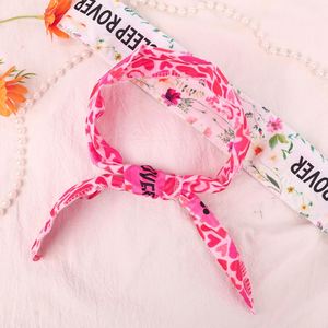 Pañuelo largo personalizado de moda con estampado floral para mujer, ideal como accesorio para el cabello o para sujetar el bolso. - Product Image 3