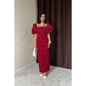 Robe de soirée élégante en satin bordeaux, dos nu, coupe fourreau avec fente, taille naturelle, manches bouffantes, robe de cérémonie faite à la main - Product Image 2