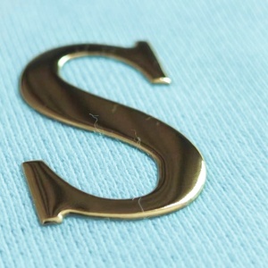 Sản xuất tại Trung Quốc vàng sáng bóng PVC 3D Logo tùy chỉnh Hot ép 3D thương hiệu thư da nhãn electroform sắt trên các bản vá lỗi cho T-Shirt - Product Image 2