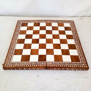 Le dernier échiquier en bois élégant fait de boîte d'échecs en bois de teck avec jeu d'échecs de travail d'incrustation pour les débutants - Product Image 1