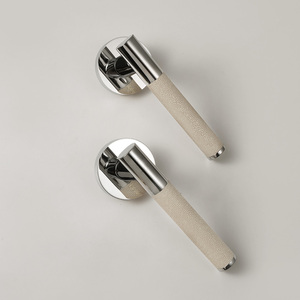 Poignée de porte haut de gamme en cuir chromé brillant PVD, levier en laiton massif pour villa de luxe, hôtel, serrure de porte intérieure en bois - Product Image 2