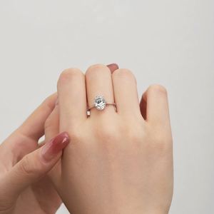 Anillo de Compromiso de Diamantes de Forma Ovalada con Circonita Cúbica 8A Chapado en Plata de Ley 925 de Joyería Fina de Lujo Dylam - Product Image 4