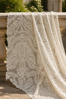 Tissu en tulle doux tricoté, brodé de motifs baroques en relief 3D, motif damassé, feuilles et volutes ornées, pour robe de mariée