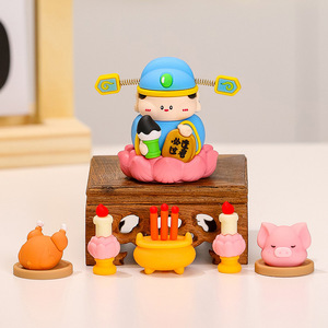 เครื่องประดับเทพเจ้าแห่งความมั่งคั่งแบบการ์ตูน ฐานไม้ทรงสี่เหลี่ยมพร้อมเทียนและตุ๊กตาหมู ตกแต่งโต๊ะทำงาน สไตล์น่ารัก - Product Image 2