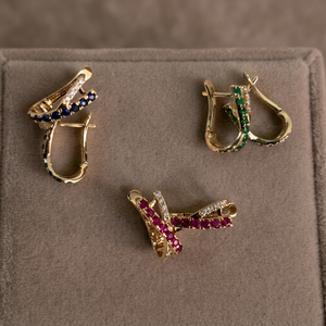 Boucles d'oreilles créoles en or jaune 14 carats pour femmes, serties de micro-pavés de saphirs bleus et de diamants de laboratoire, bijoux fins - Product Image 1