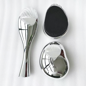 Peigne Démêlant et <span class=keywords><strong>Brosse</strong></span> à <span class=keywords><strong>Cheveux</strong></span> de Massage <span class=keywords><strong>pour</strong></span> <span class=keywords><strong>Cheveux</strong></span> <span class=keywords><strong>Bouclés</strong></span>, Usage Professionnel en Salon de Coiffure ou Barber Shop, Personnalisable avec Logo - Product Image 4