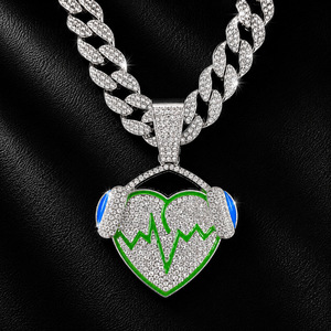 Collier tendance en alliage de zinc avec pendentif cœur et strass, chaîne argentée pour homme, bijoux hip-hop pour festival de musique - Product Image 1
